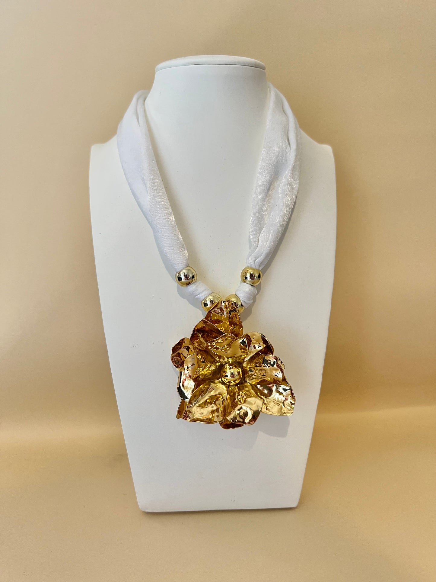 Collana “Fiore Dorato”