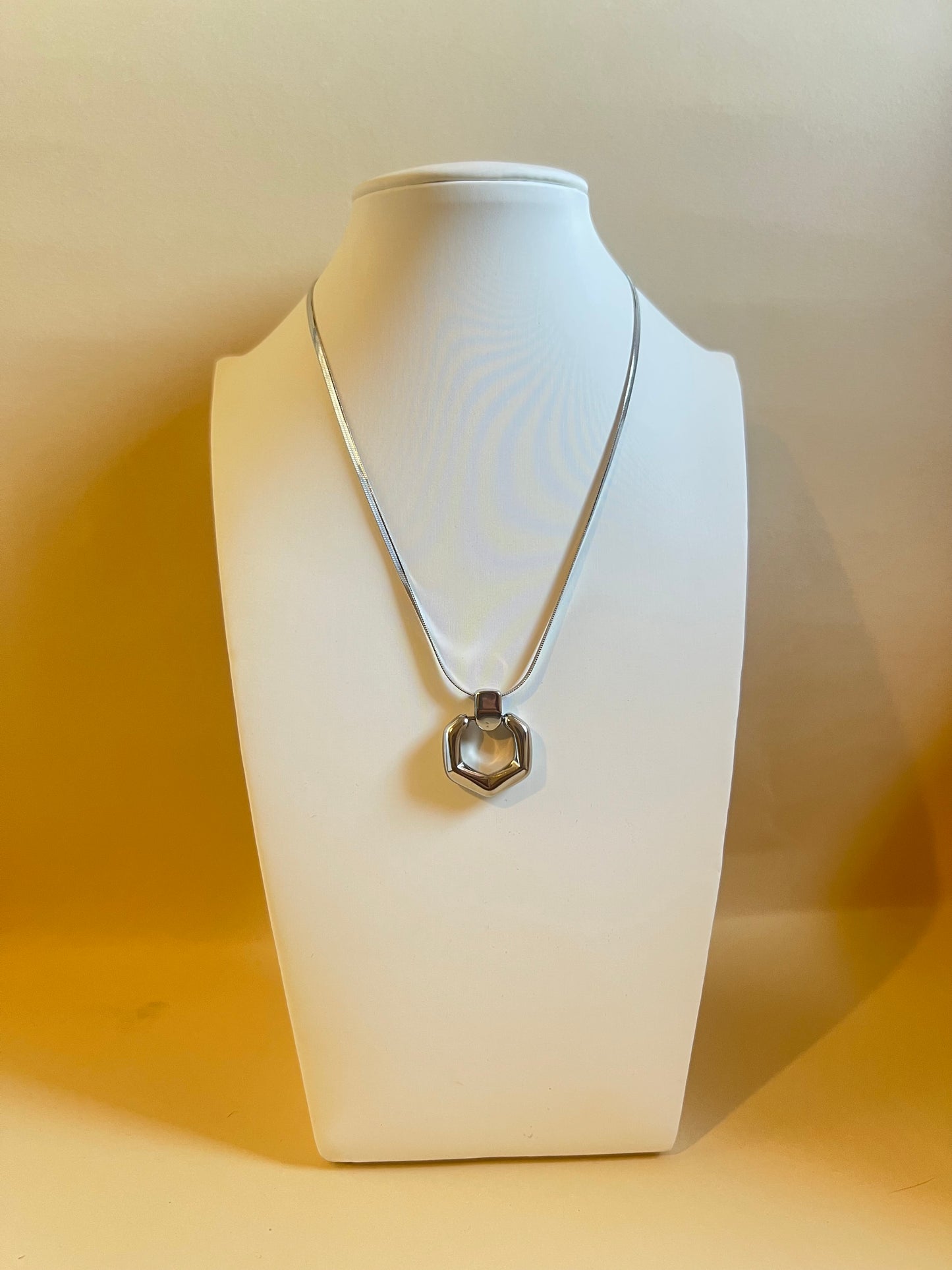 Collana “Hexa shine”