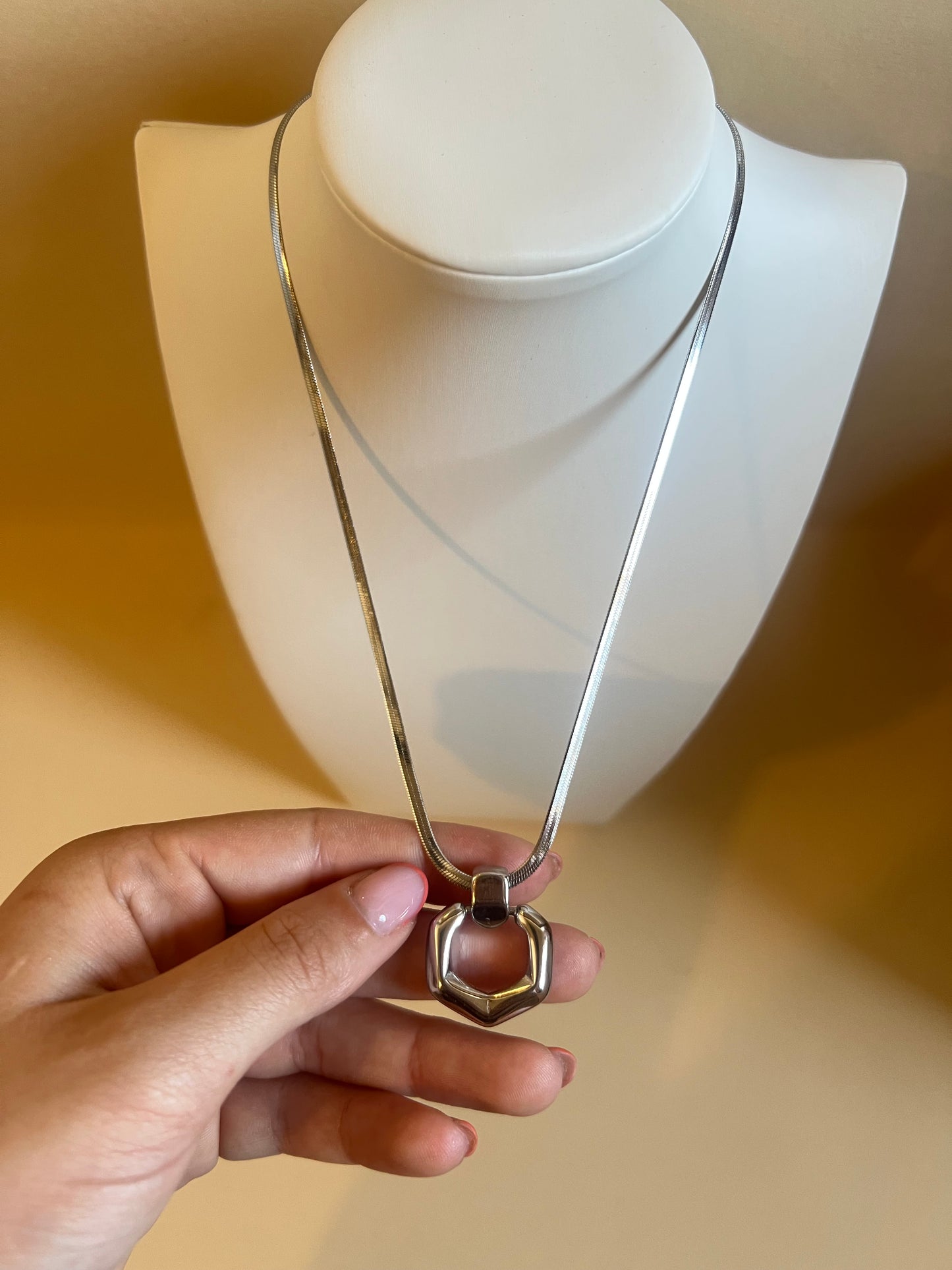 Collana “Hexa shine”